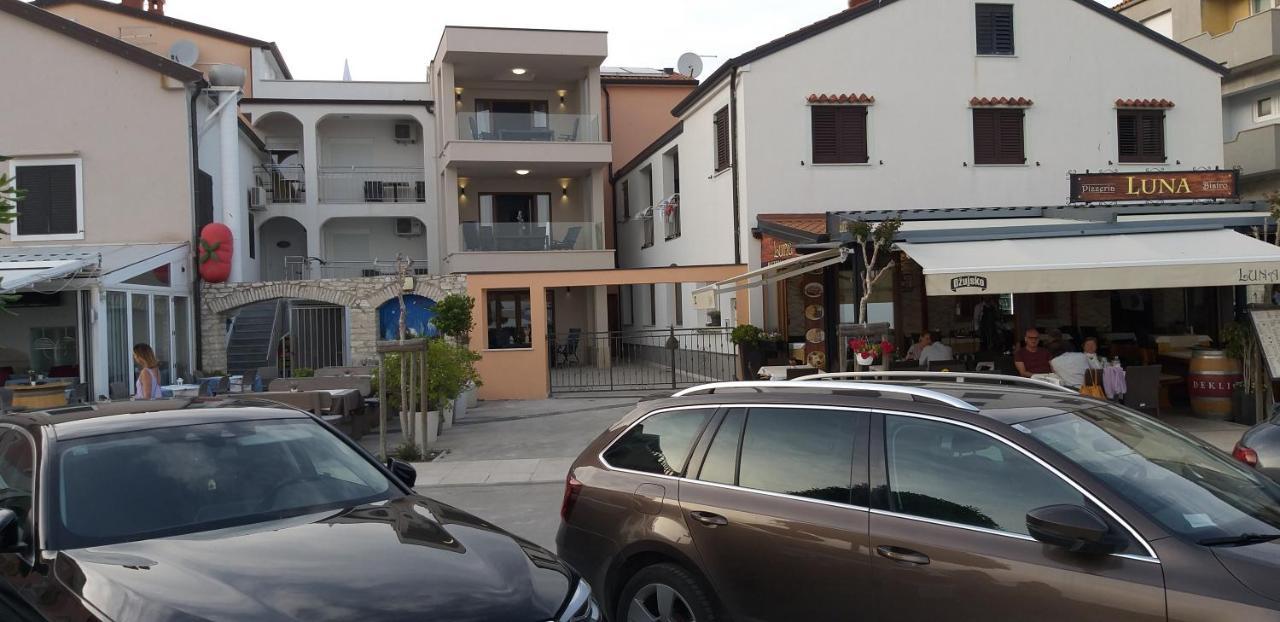 Sanja Apartments Rivarela Novigrad  Exterior photo